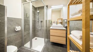 Studio | Bathroom | Shower, rainfall showerhead, hair dryer, towels