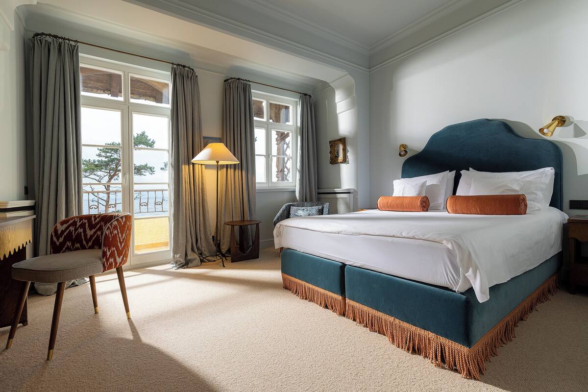 Habitación clásica, 1 habitación, balcón, vista al mar | Caja de seguridad en la habitación y decoración personalizada