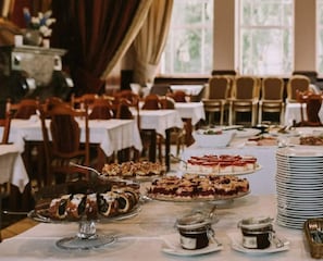 Breakfast, lunch served; local and international cuisine, beach views