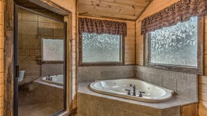 Chalet rustique, 3 chambres | Salle de bain | Serviettes fournies