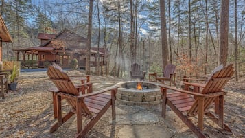Cabin, 3 Bedrooms | Property grounds