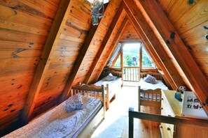 2 bedrooms, travel cot, free WiFi, bed sheets