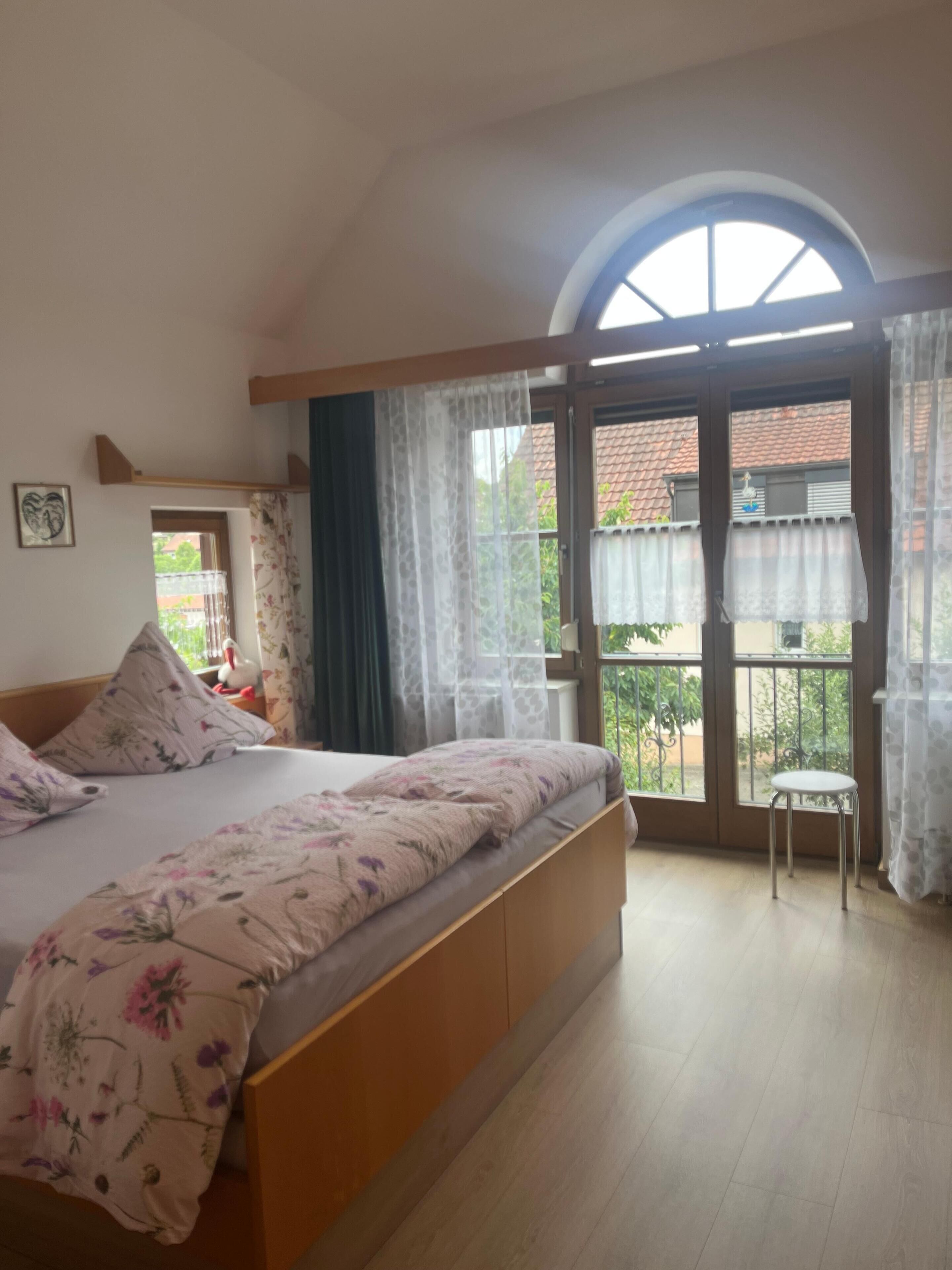 Chambre double, vue sur le jardin | Bureau, accès au Wi-Fi (inclus), literie fournie