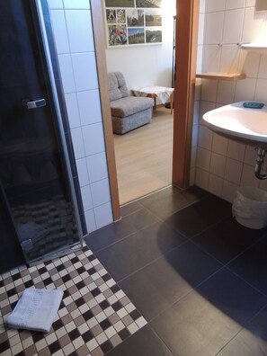 Shower, hair dryer, towels - Gästehaus Jutta Pension Link (Fladungen)