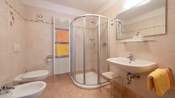 Douche, serviettes fournies