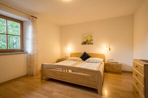 1 quarto, Wi-Fi de cortesia, roupa de cama