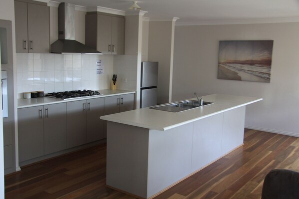 Rumah Keluarga | 4 kamar tidur, seprai premium, dan didekorasi berbeda-beda