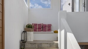 A staircase with a bench, a basket, and a plant. - Country House That Welcomes Pets "Finca Can Paci" with Mountain Views (Santa Eulalia)