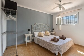 3 makuuhuonetta, silitysrauta/-lauta, ilmainen Wi-Fi, vuodevaatteet