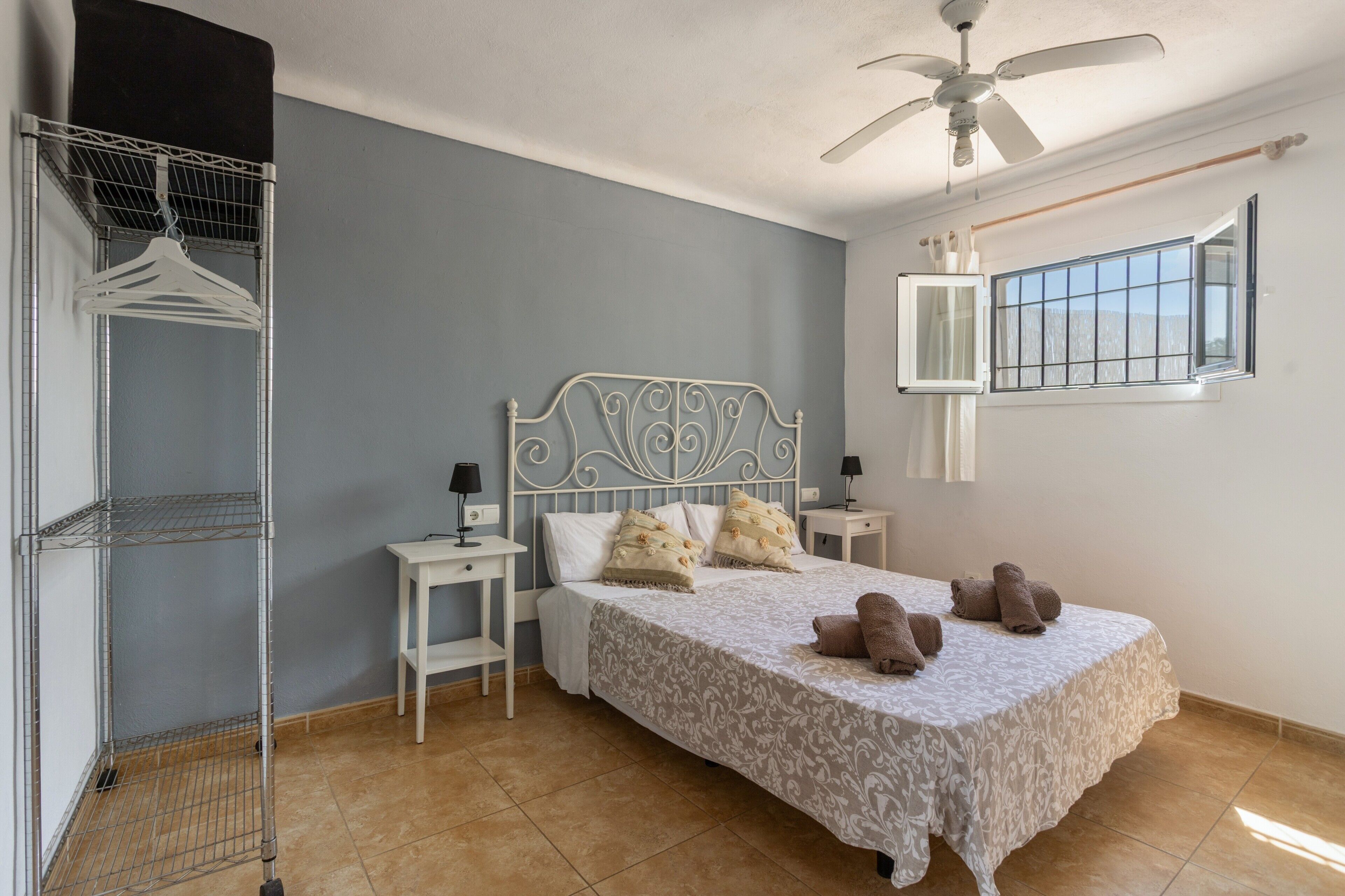 3 bedrooms, iron/ironing board, free WiFi, bed sheets