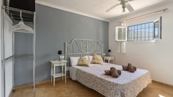 3 bedrooms, iron/ironing board, free WiFi, bed sheets