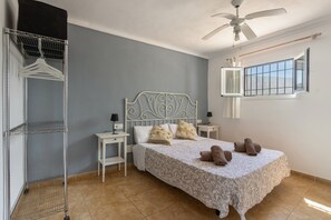 3 bedrooms, iron/ironing board, free WiFi, bed sheets - Country House That Welcomes Pets "Finca Can Paci" with Mountain Views (Santa Eulalia)