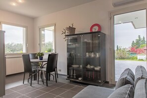 Dining - Apartment "Studio Colline di Bardolino" with Wi-Fi & Garden 023006-LOC-00151 (Bardolino)