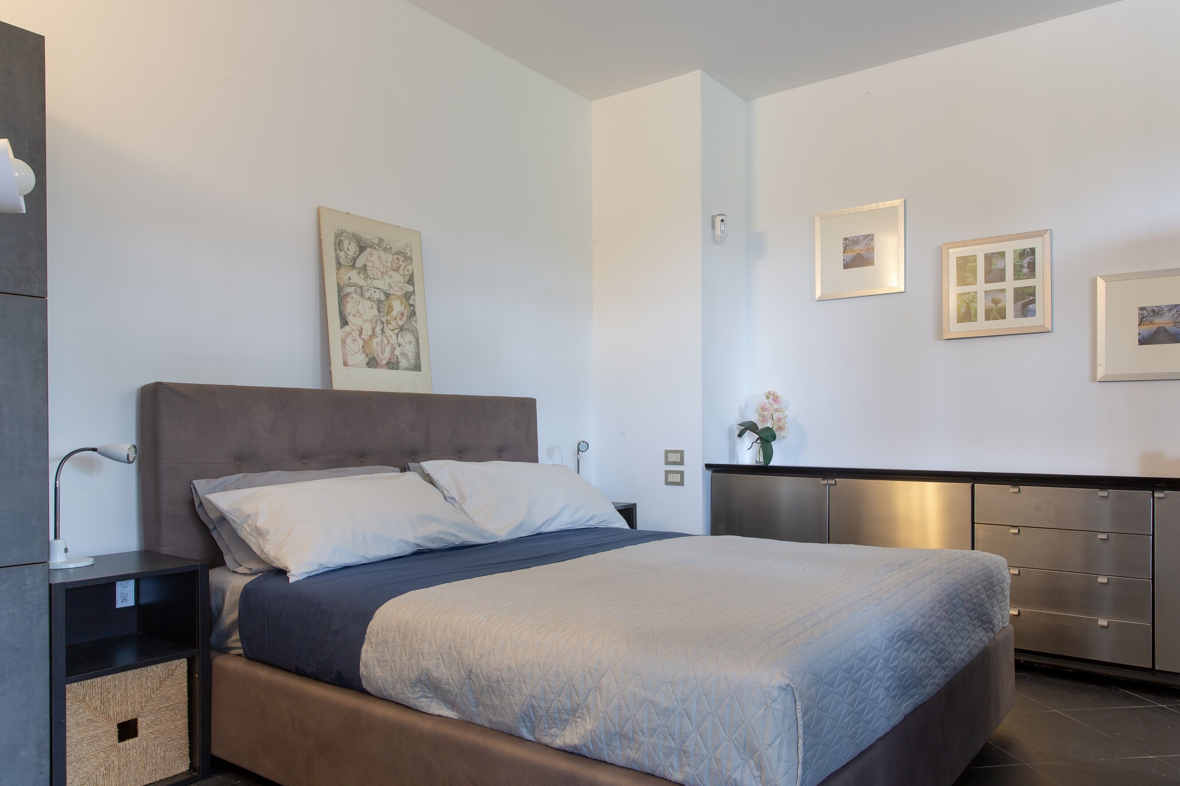 1 slaapkamer, een strijkplank/strijkijzer, gratis wifi, beddengoed