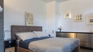 1 slaapkamer, een strijkplank/strijkijzer, gratis wifi, beddengoed