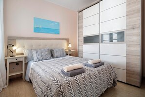 2 chambres, fer et planche Ă repasser, Wi-Fi gratuit, draps fournis