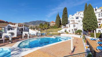 Una piscina cubierta