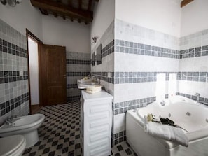 Dusche, Whirlpool, Bidet