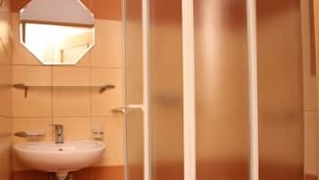 Classic Double or Twin Room | Bathroom | Shower, rainfall showerhead, towels