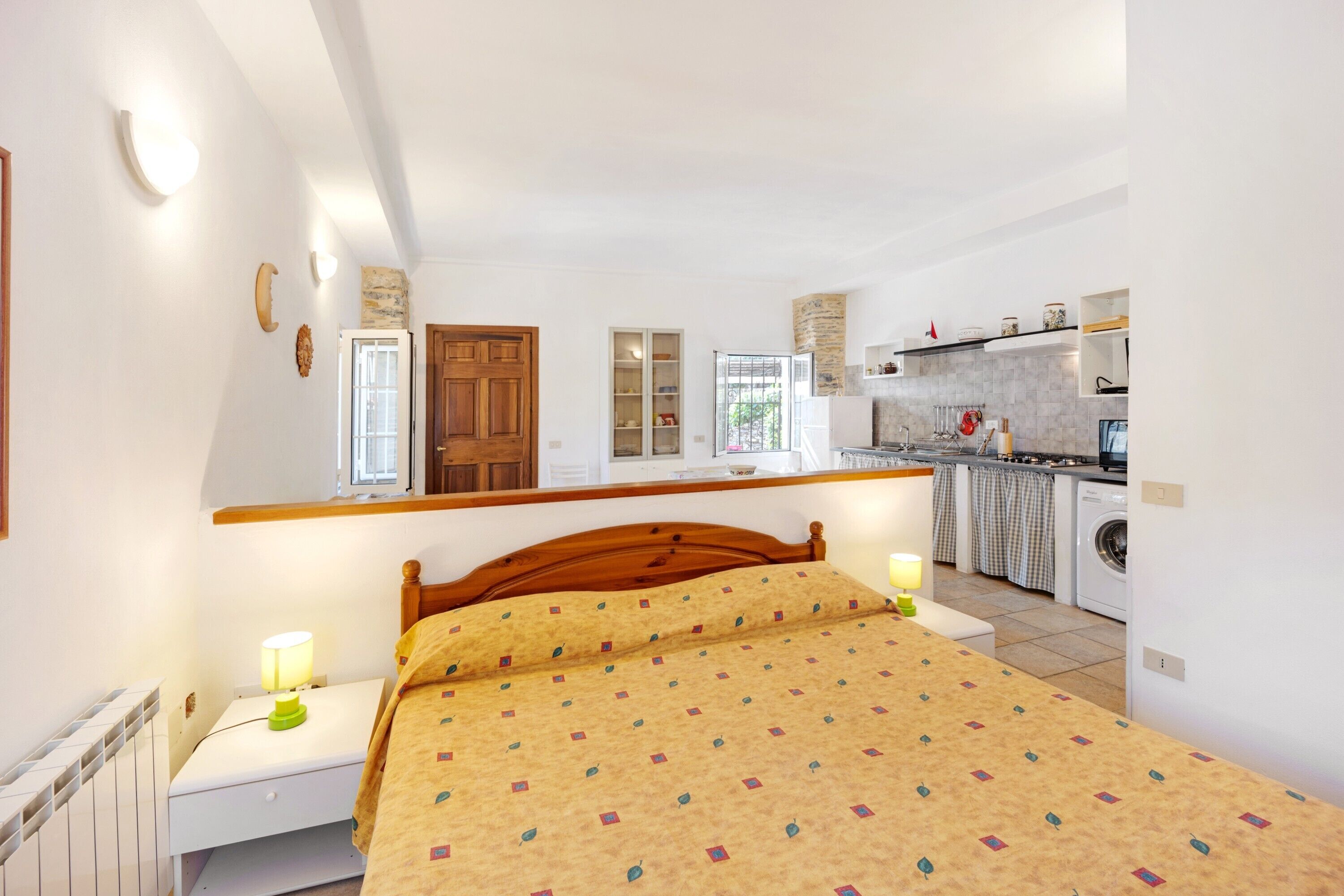 1 bedroom, bed sheets