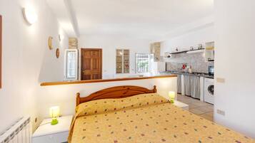 1 bedroom, bed sheets