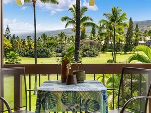 Outdoor dining - Golf Course Views W/AC, WiFi, and Kitchen–KAK #1206 (Kailua-Kona)