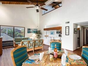 Dining - Golf Course Views W/AC, WiFi, and Kitchen–KAK #1206 (Kailua-Kona)