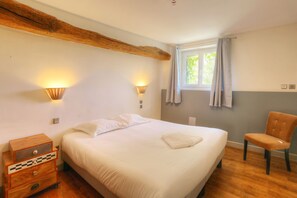 12 bedrooms, iron/ironing board, travel crib, free WiFi