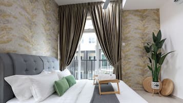 3 bedrooms, premium bedding, blackout curtains, iron/ironing board