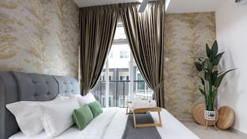 Deluxe Apartment | Egyptian cotton sheets, premium bedding, blackout curtains