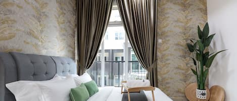 Deluxe Apartment | Egyptian cotton sheets, premium bedding, blackout curtains