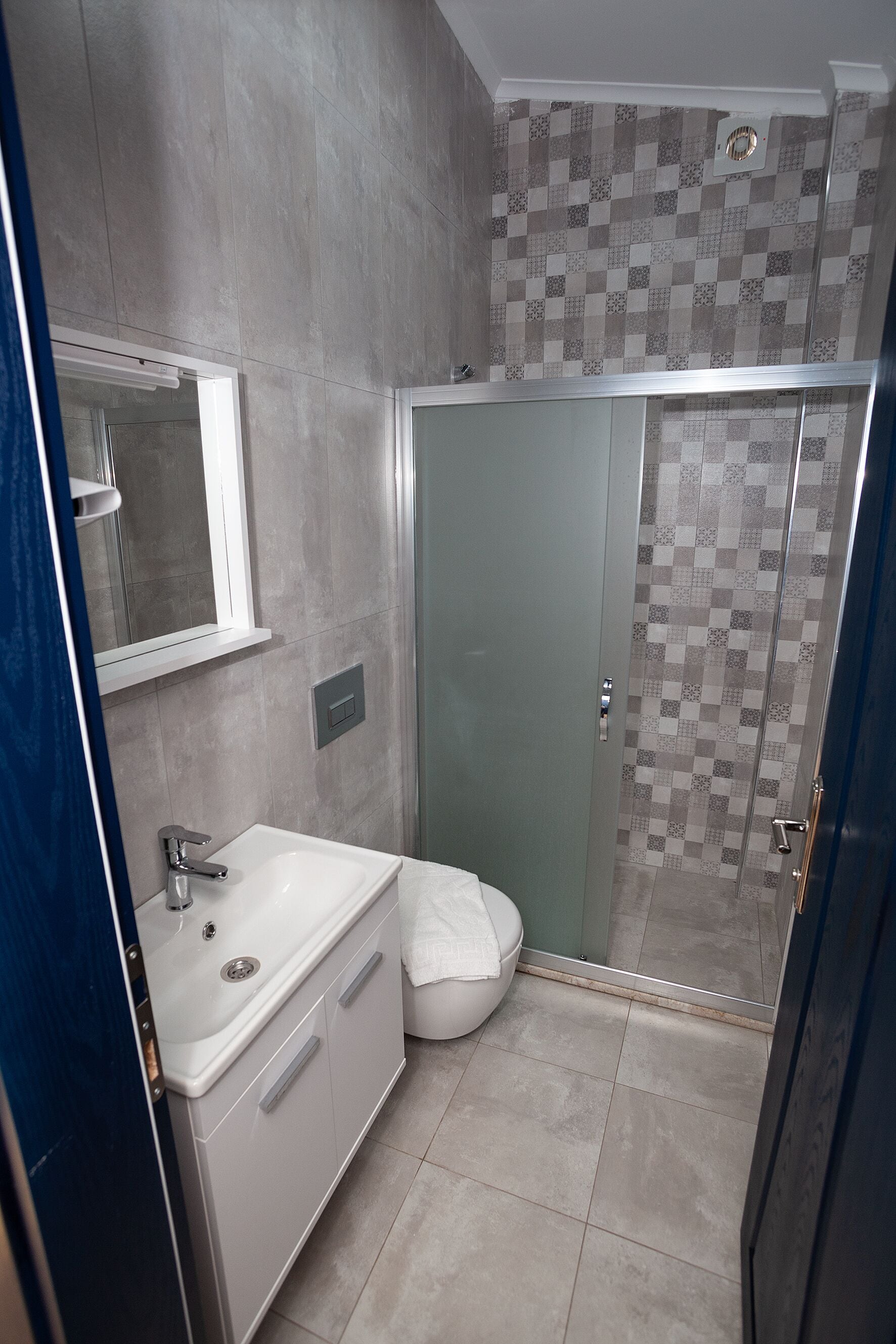 double yatakli oda | bathroom | shower, hair dryer, towels, soap