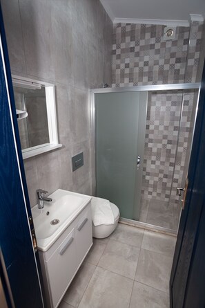 Double Yatakli Oda | 浴室 | 淋浴設備、吹風機、毛巾、肥皂