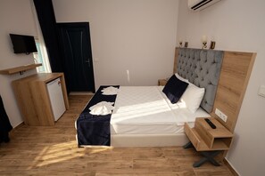 Double Yatakli Oda | Premium bedding, laptop workspace, free WiFi, bed sheets - Kent Otel (Fethiye)