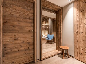 Interior - Luxurious Ski-in/Ski-out Apartment with 3 Bedrooms, Terrace & Spa Access in Les Allues (Méribel)