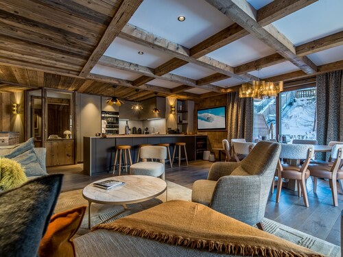 Luxurious Ski-in/Ski-out Apartment with 3 Bedrooms, Terrace & Spa Access in Les Allues