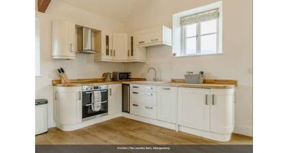 Grade II listed - one bedroom barn conversion
