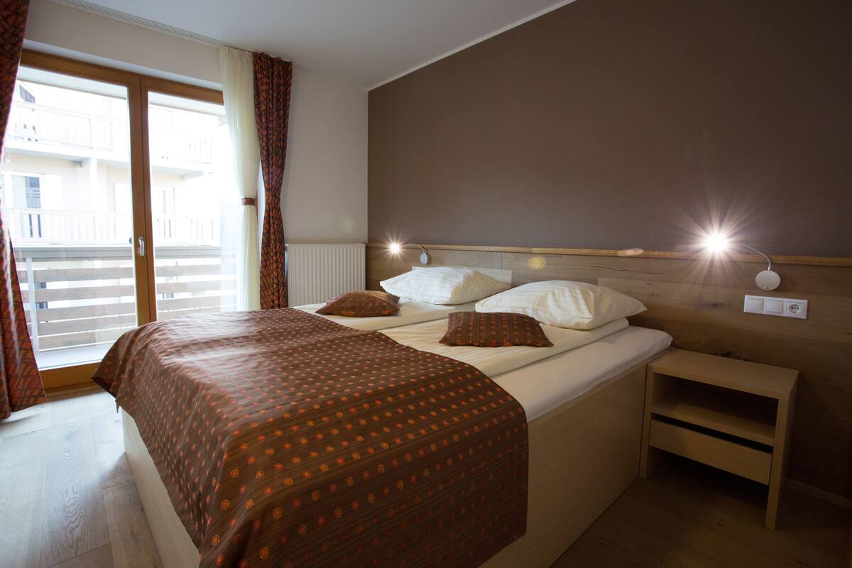 Apartamento Confort, 1 habitación, chimenea, vistas a la montaña | Ropa de cama hipoalergénica y caja fuerte