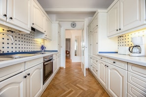 Kühlschrank, Ofen, Herdplatte, Geschirrspüler