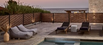 Seaside Luxury LaSoleil Villa, with Heated Pool & Spa Whirlpool