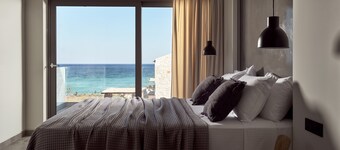 Seaside Luxury LaSoleil Villa, with Heated Pool & Spa Whirlpool