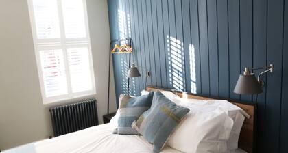 Hop Market - ensuite bedroom