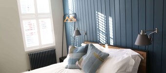 Hop Market - ensuite bedroom