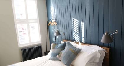 Hop Market - ensuite bedroom