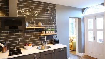 Microwave, oven, coffee/tea maker, toaster