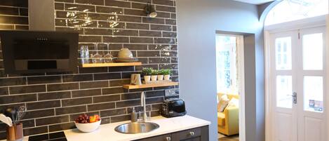 Microonde, forno, macchina per tè/caffè, tostapane