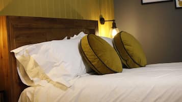 1 bedroom, desk, WiFi, bed sheets