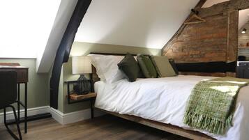 1 bedroom, desk, WiFi, bed sheets