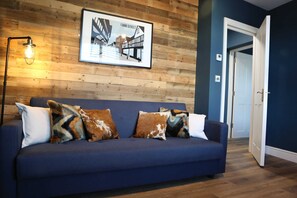 TV, offices - "Friar Street" Apartment (Worcestershire)