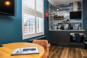 冰箱、微波炉、烤箱、炉灶